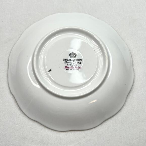 Royal Albert Needle Point Bone China Saucer Replacement - Picture 3 of 5